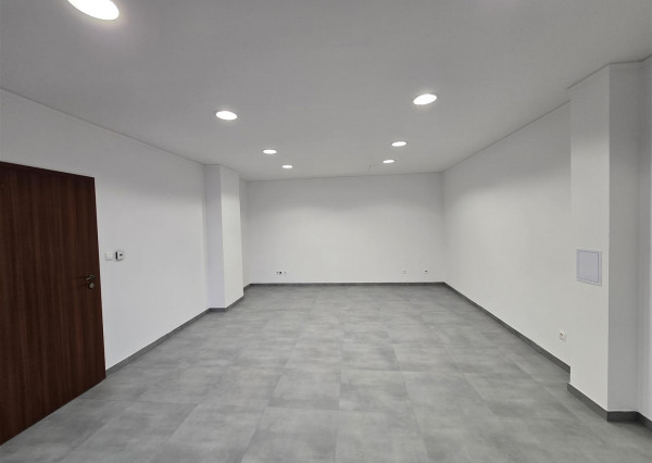 Prenájom nebytového priestoru/kancelárie 30m2 Rovinka
