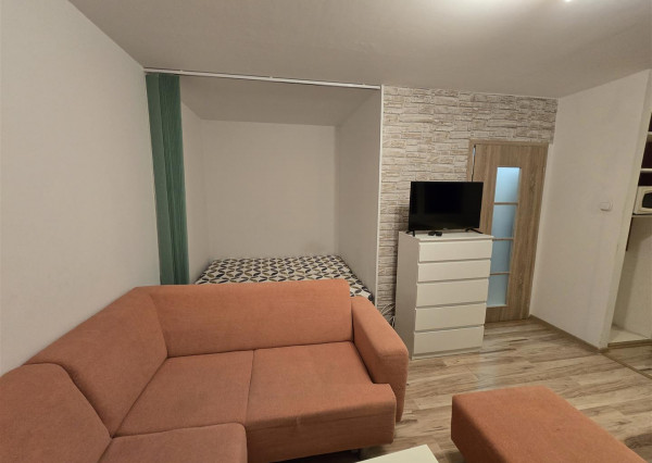 Na prenájom 1-izbový - Garsónka byt v Šamoríne, ulica Hlavná