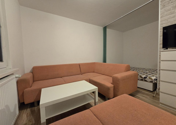 Na prenájom 1-izbový - Garsónka byt v Šamoríne, ulica Hlavná