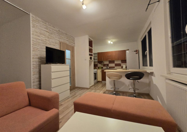 Na prenájom 1-izbový - Garsónka byt v Šamoríne, ulica Hlavná