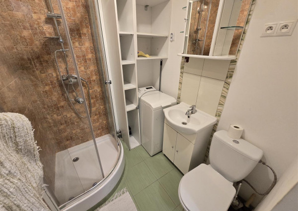 Na prenájom 1-izbový - Garsónka byt v Šamoríne, ulica Hlavná