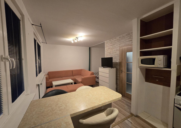 Na prenájom 1-izbový - Garsónka byt v Šamoríne, ulica Hlavná