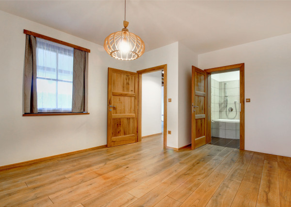 Vidiecka romantická vila na 840 m², 25 min. od Petržalky