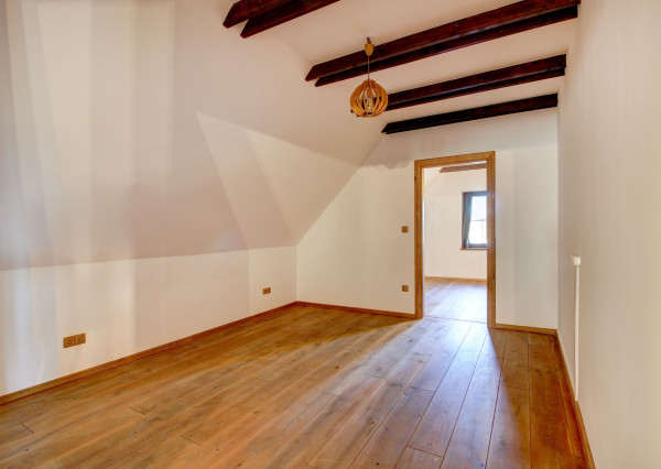 Vidiecka romantická vila na 840 m², 25 min. od Petržalky