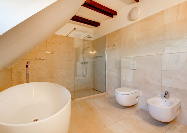 Vidiecka romantická vila na 840 m², 25 min. od Petržalky