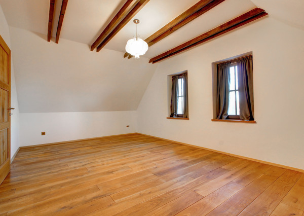 Vidiecka romantická vila na 840 m², 25 min. od Petržalky