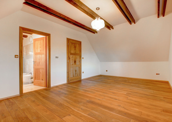 Vidiecka romantická vila na 840 m², 25 min. od Petržalky