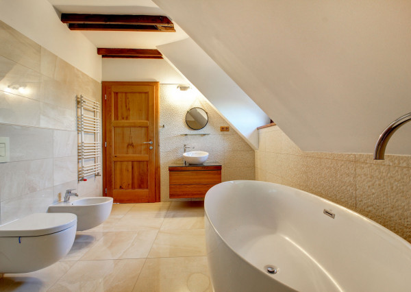 Vidiecka romantická vila na 840 m², 25 min. od Petržalky