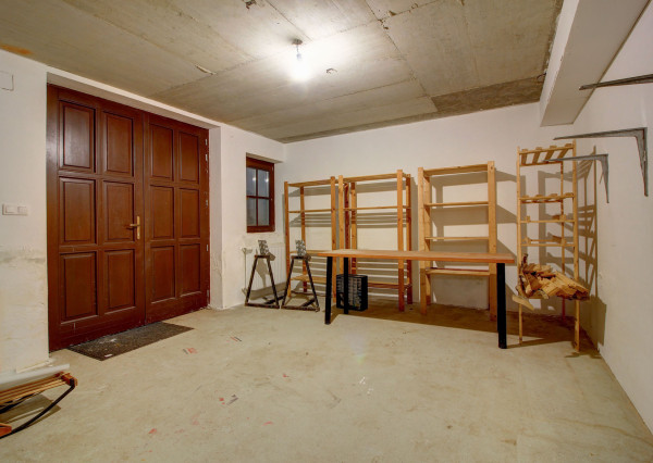 Vidiecka romantická vila na 840 m², 25 min. od Petržalky