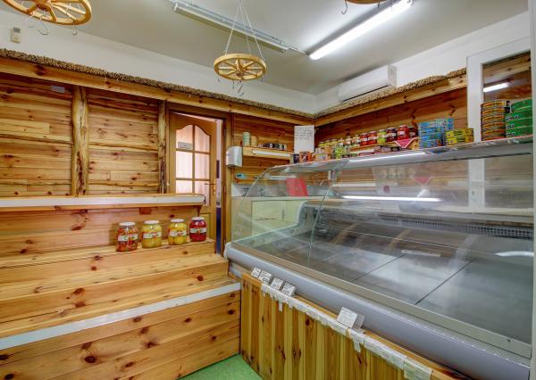 Na predaj: Komerčná budova, Báč