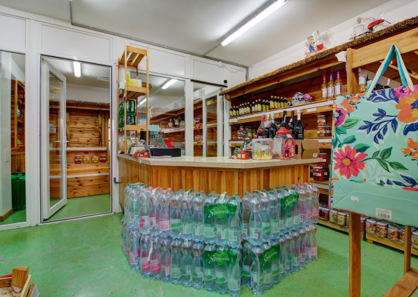 Na predaj: Komerčná budova, Báč