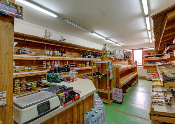 Na predaj: Komerčná budova, Báč