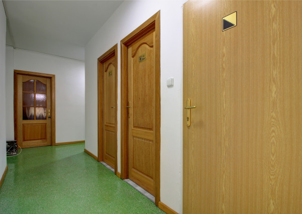 Na predaj: Komerčná budova, Báč