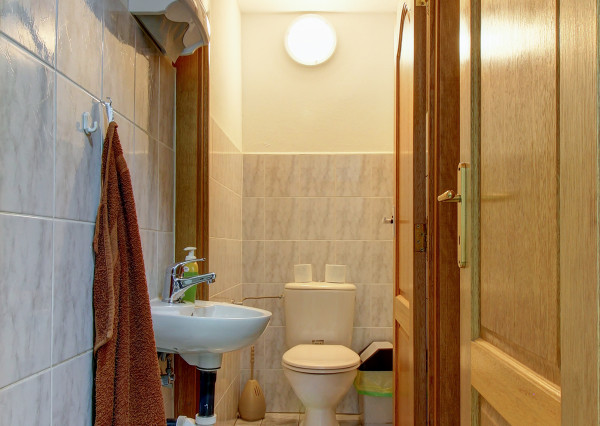 Na predaj: Komerčná budova, Báč