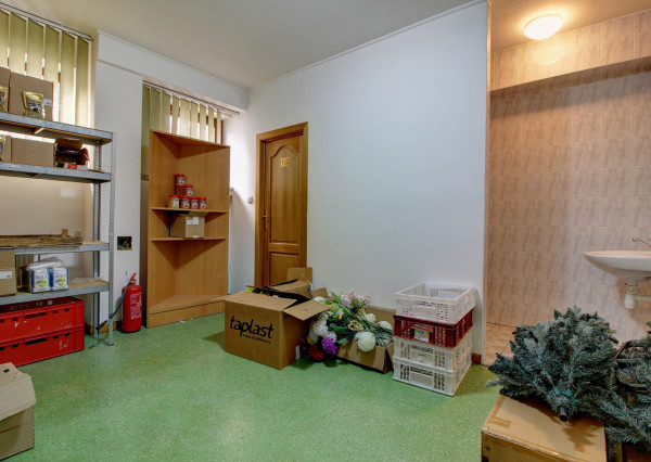 Na predaj: Komerčná budova, Báč