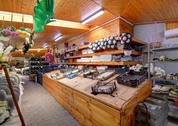 Na predaj: Komerčná budova, Báč