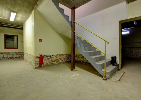 Na predaj: Komerčná budova, Báč