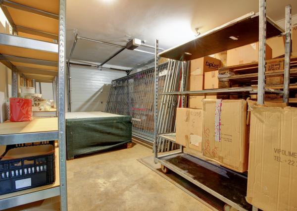 Na predaj: Komerčná budova, Báč