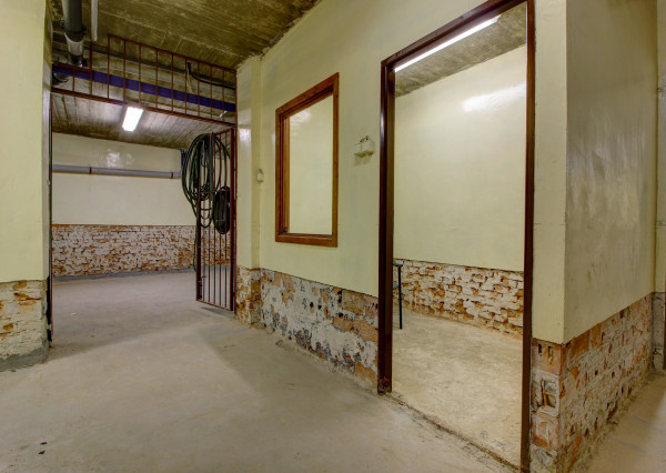 Na predaj: Komerčná budova, Báč