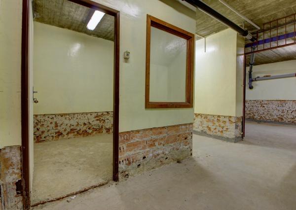 Na predaj: Komerčná budova, Báč