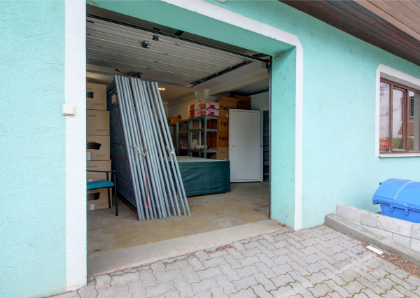 Na predaj: Komerčná budova, Báč