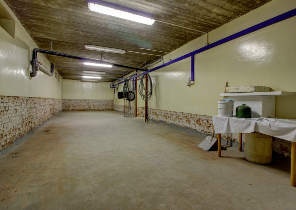 Na predaj: Komerčná budova, Báč