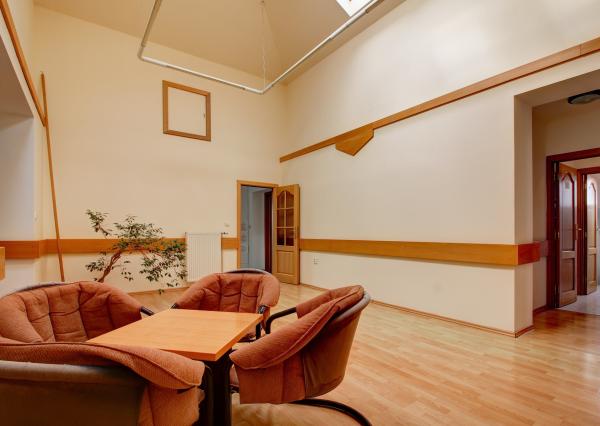 Na predaj: Komerčná budova, Báč