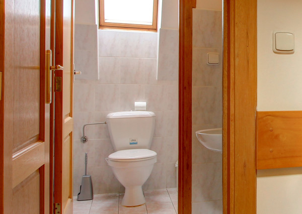 Na predaj: Komerčná budova, Báč