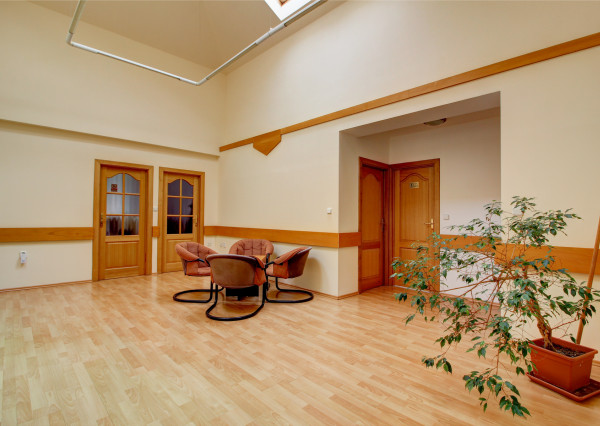 Na predaj: Komerčná budova, Báč