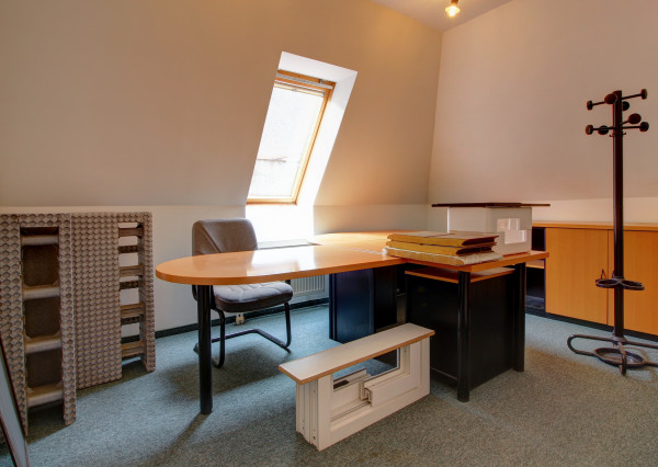 Na predaj: Komerčná budova, Báč