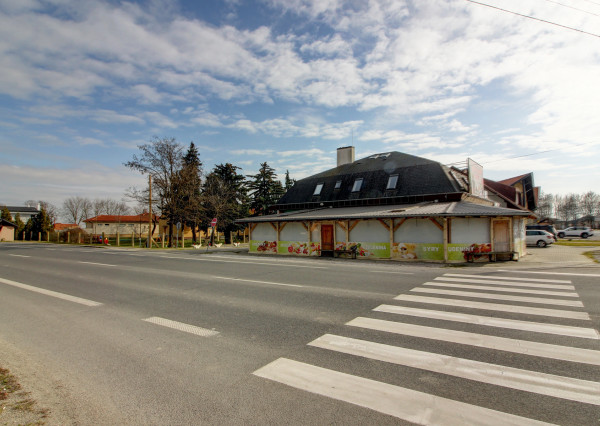 Na predaj: Komerčná budova, Báč