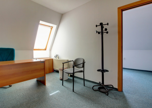 Na predaj: Komerčná budova, Báč