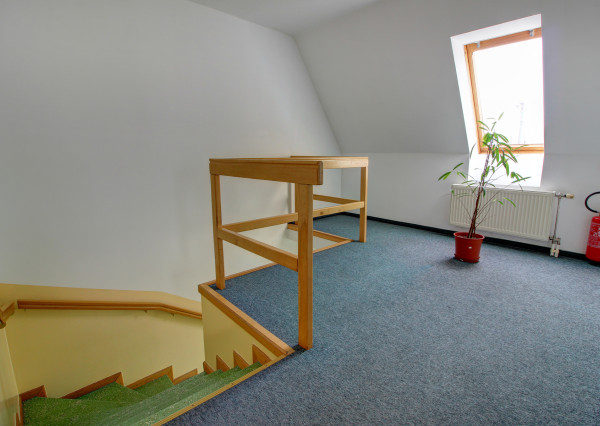 Na predaj: Komerčná budova, Báč