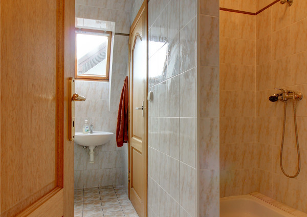 Na predaj: Komerčná budova, Báč