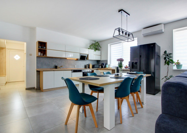 Priestranný 5-izbový RD s na 802 m² pozemku v pokojnej obci Macov