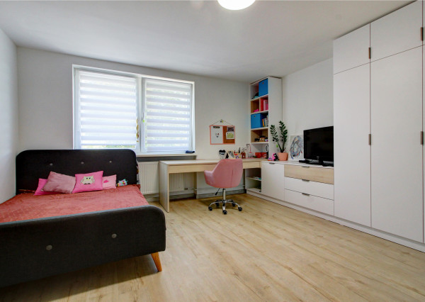 Priestranný 5-izbový RD s na 802 m² pozemku v pokojnej obci Macov