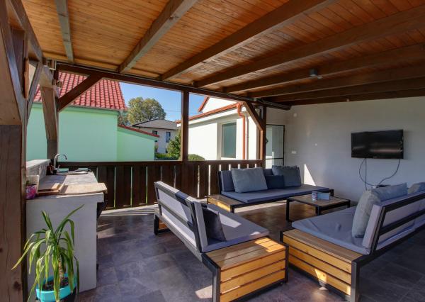 Priestranný 5-izbový RD s na 802 m² pozemku v pokojnej obci Macov