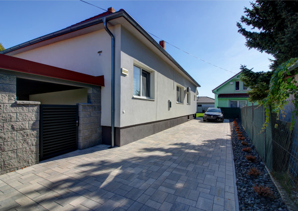 Priestranný 5-izbový RD s na 802 m² pozemku v pokojnej obci Macov