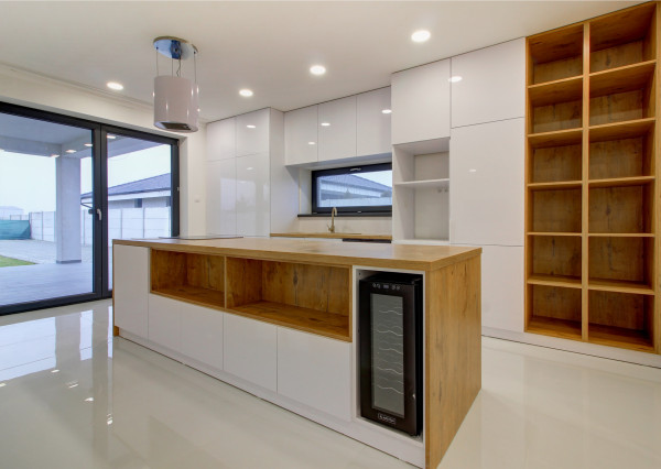 REZERVOVANÉ Na predaj 4-izbový presvetlený rodinný dom na 882 m² pozemku v Zlatých Klasoch