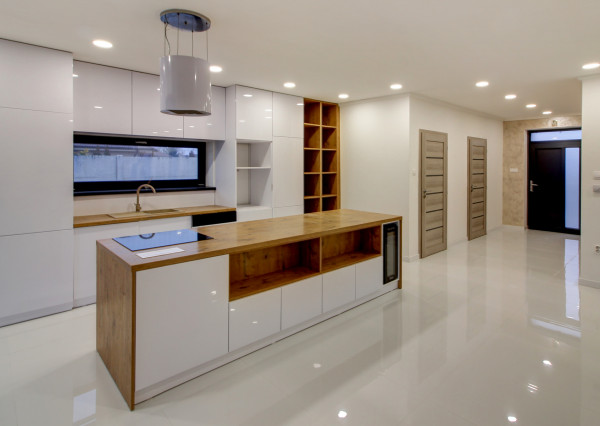 REZERVOVANÉ Na predaj 4-izbový presvetlený rodinný dom na 882 m² pozemku v Zlatých Klasoch