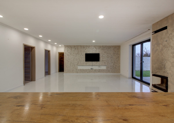 REZERVOVANÉ Na predaj 4-izbový presvetlený rodinný dom na 882 m² pozemku v Zlatých Klasoch