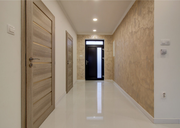 REZERVOVANÉ Na predaj 4-izbový presvetlený rodinný dom na 882 m² pozemku v Zlatých Klasoch