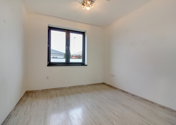 REZERVOVANÉ Na predaj 4-izbový presvetlený rodinný dom na 882 m² pozemku v Zlatých Klasoch