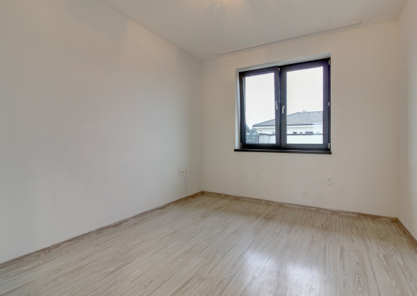REZERVOVANÉ Na predaj 4-izbový presvetlený rodinný dom na 882 m² pozemku v Zlatých Klasoch