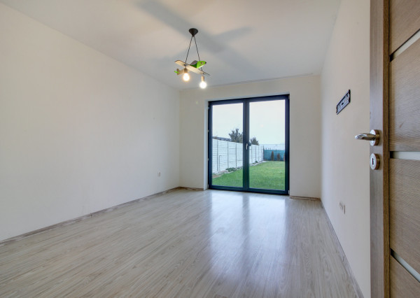 REZERVOVANÉ Na predaj 4-izbový presvetlený rodinný dom na 882 m² pozemku v Zlatých Klasoch