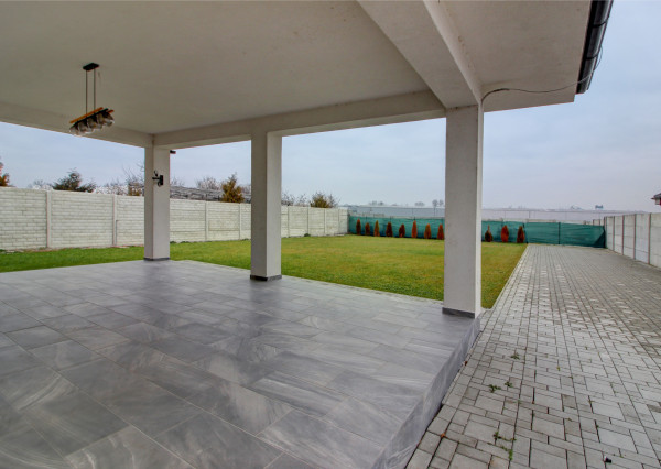 REZERVOVANÉ Na predaj 4-izbový presvetlený rodinný dom na 882 m² pozemku v Zlatých Klasoch