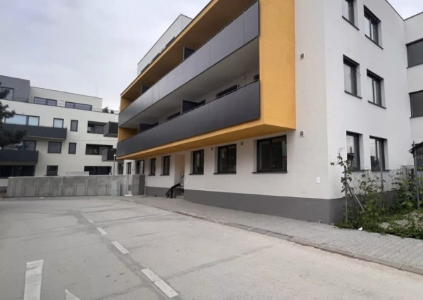 PRENÁJOM: 2-i. byt v Rovinke – Broskyňová ulica