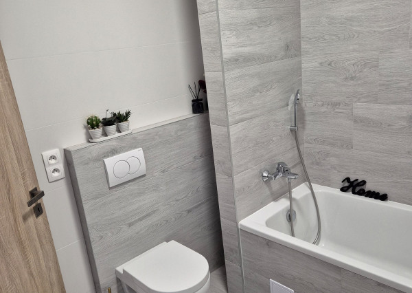 PRENÁJOM: 2-i. byt v Rovinke – Broskyňová ulica