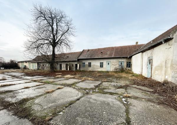 Na predaj rodinný dom na 2174 m² pozemku v obci Nový Život