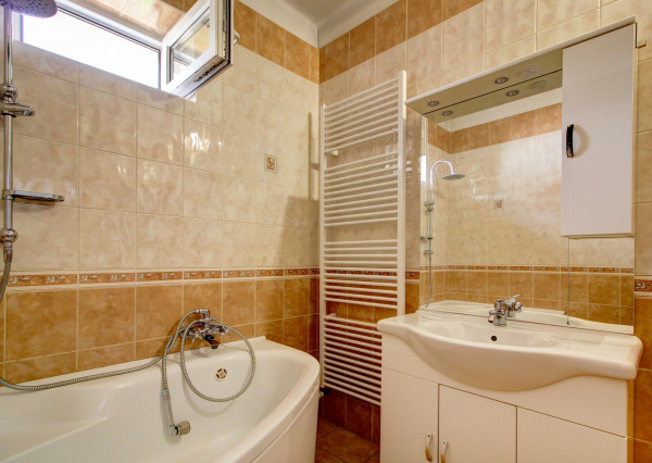 Na predaj: 4i RD -INVESTIČNÁ PRÍLEŽITOSŤ - obec Hamuliakovo